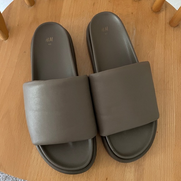 H&M slides - Picture 2 of 4